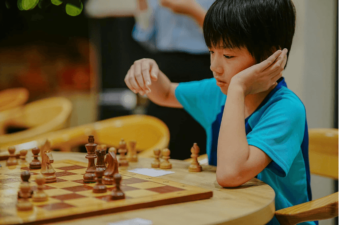 Không khí Saturday Chessnite
