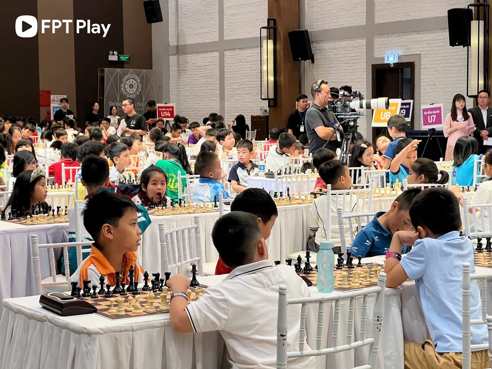 Các bảng U7, U8, U9, U14 thi đấu trước ống kính FPT Play